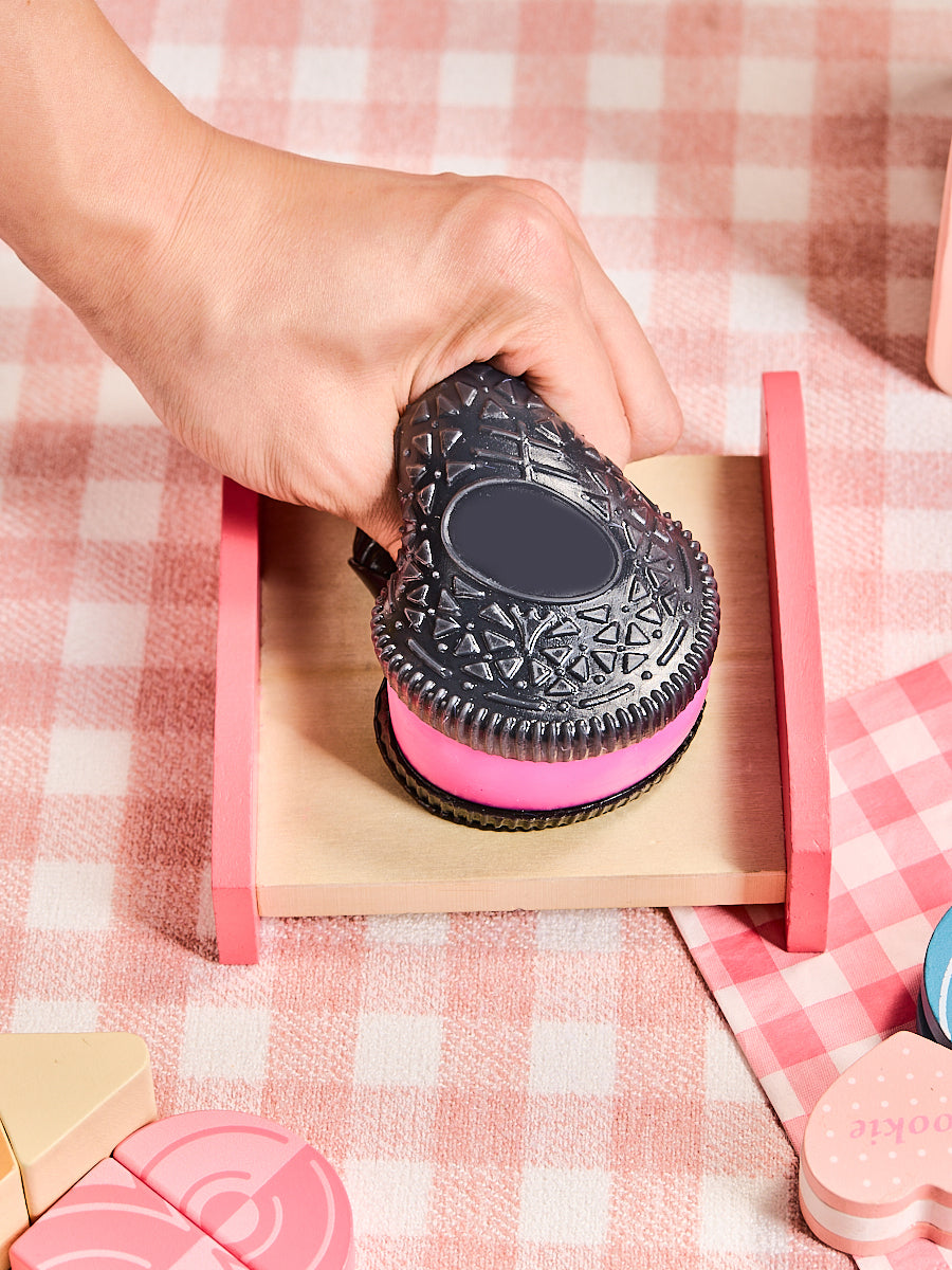 Black-fuchsia Cookie Sandwich Squishy Toy