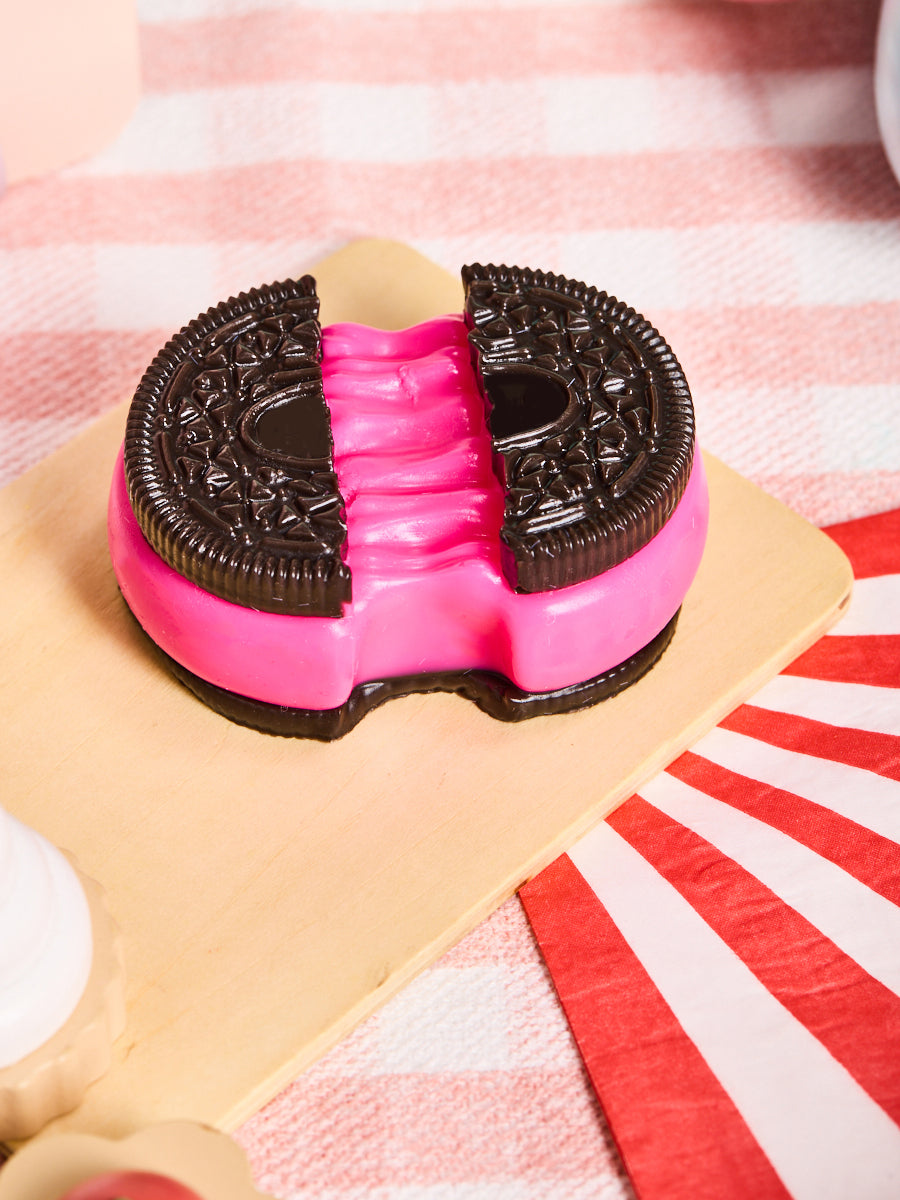 Black-fuchsia Stretchy Cookie Sandwich Squishy Toy