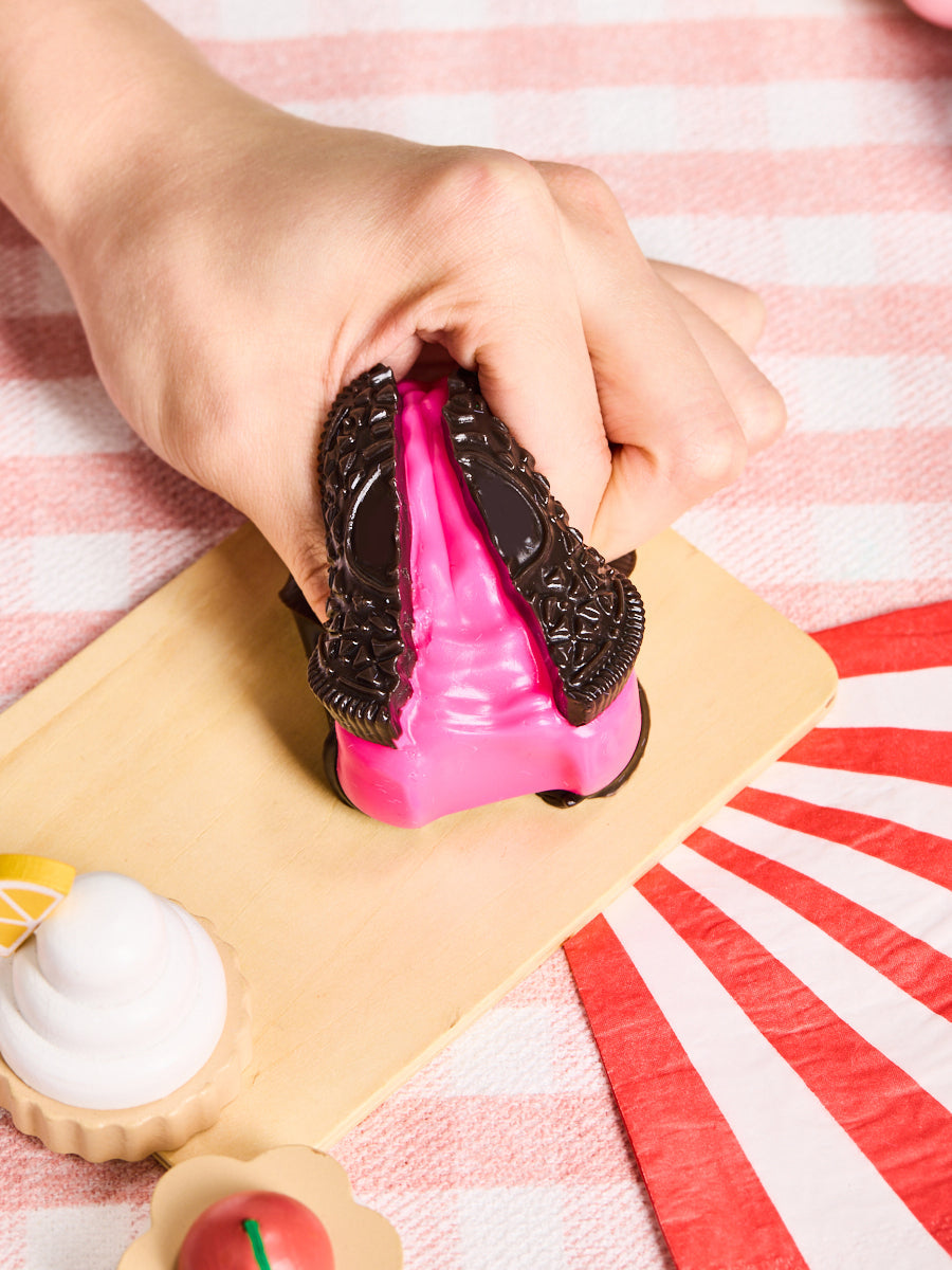 Black-fuchsia Stretchy Cookie Sandwich Squishy Toy