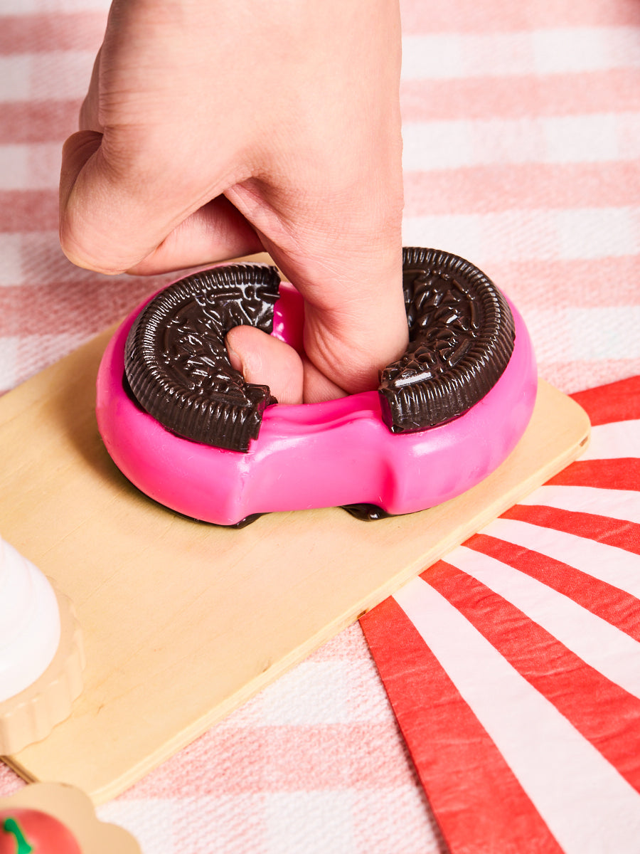 Black-fuchsia Stretchy Cookie Sandwich Squishy Toy