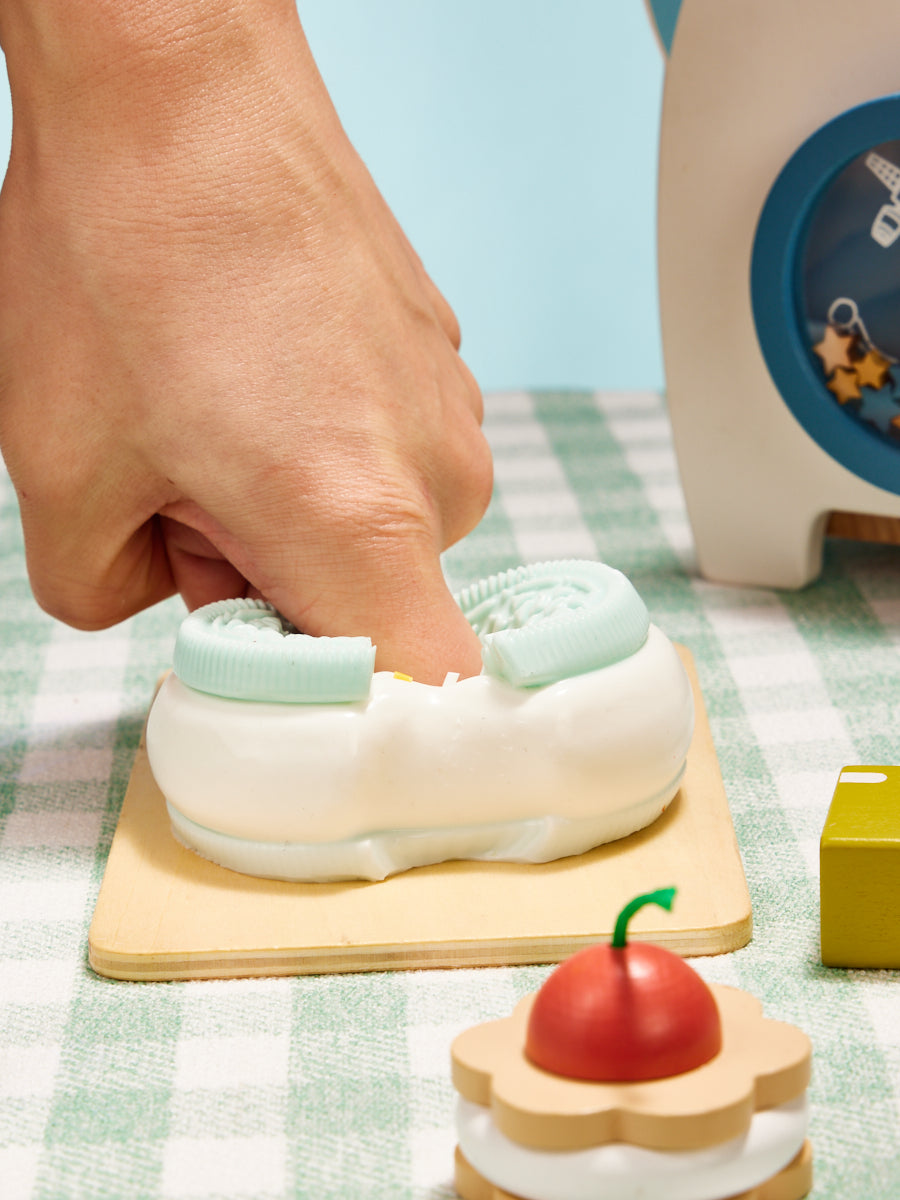 White-blue Stretchy Cookie Sandwich Squishy Toy