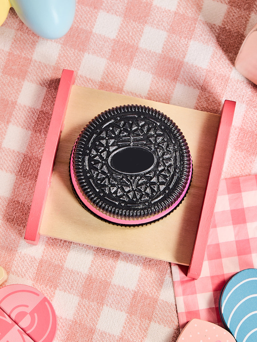 Black-fuchsia Cookie Sandwich Squishy Toy