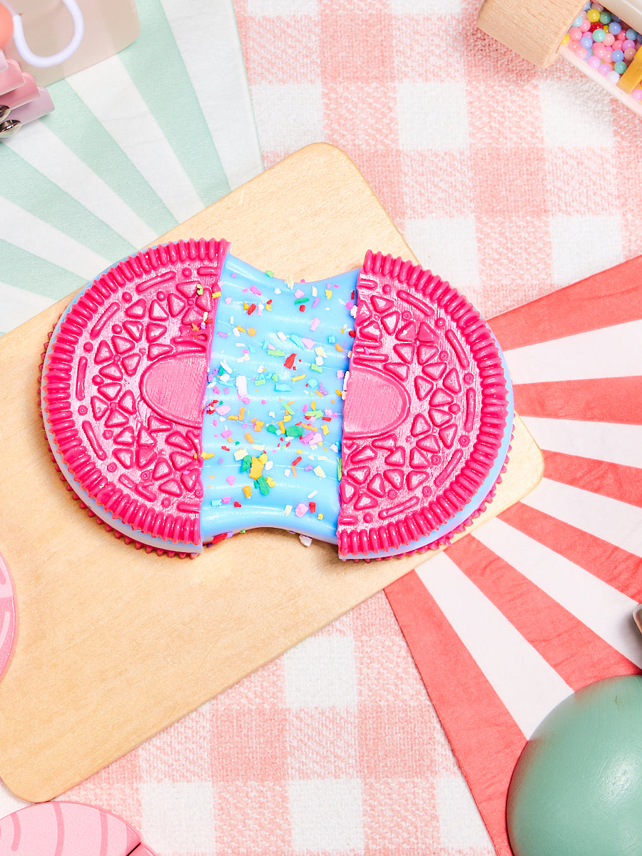 Fuchsia-blue Stretchy Cookie Sandwich Squishy Toy