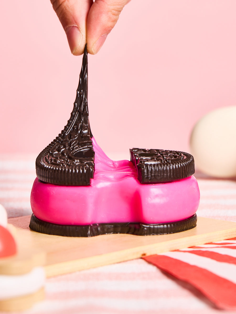 Black-fuchsia Stretchy Cookie Sandwich Squishy Toy